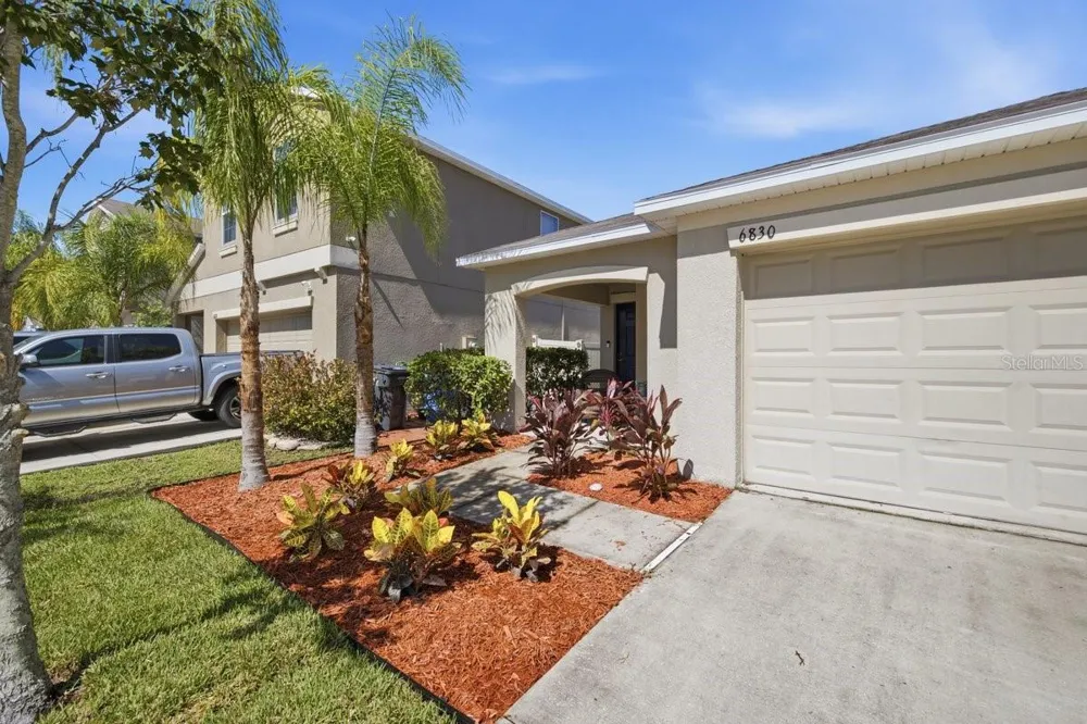 6830 BLUE MOON WAY Sun City Center, FL 33573
