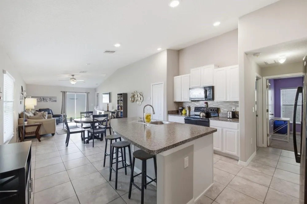 6830 BLUE MOON WAY Sun City Center, FL 33573