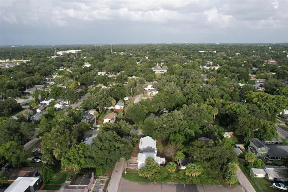 6506 WELLINGTON AVENUE Tampa, FL 33604