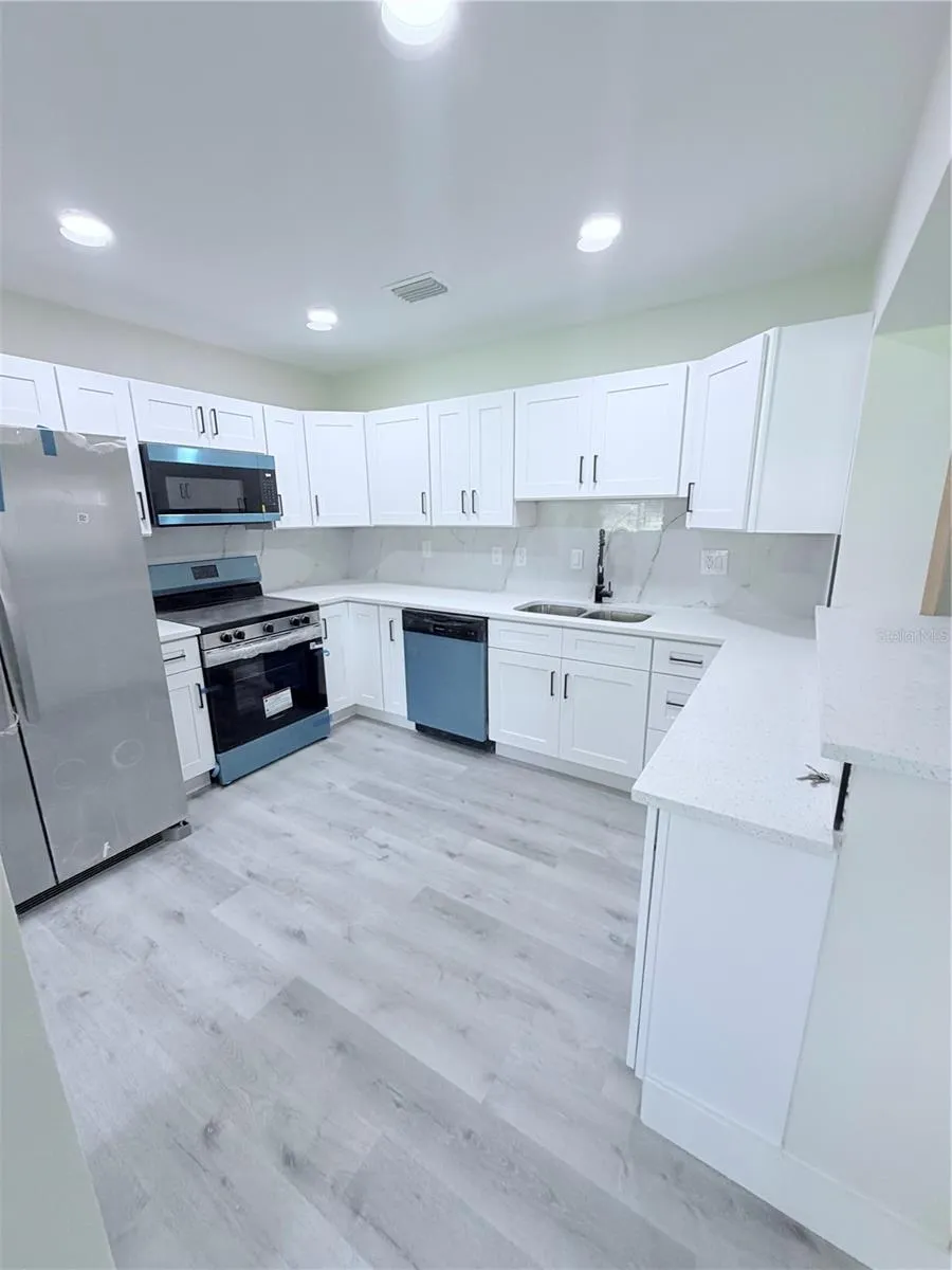 10801 EDISON AVENUE Tampa, FL 33612