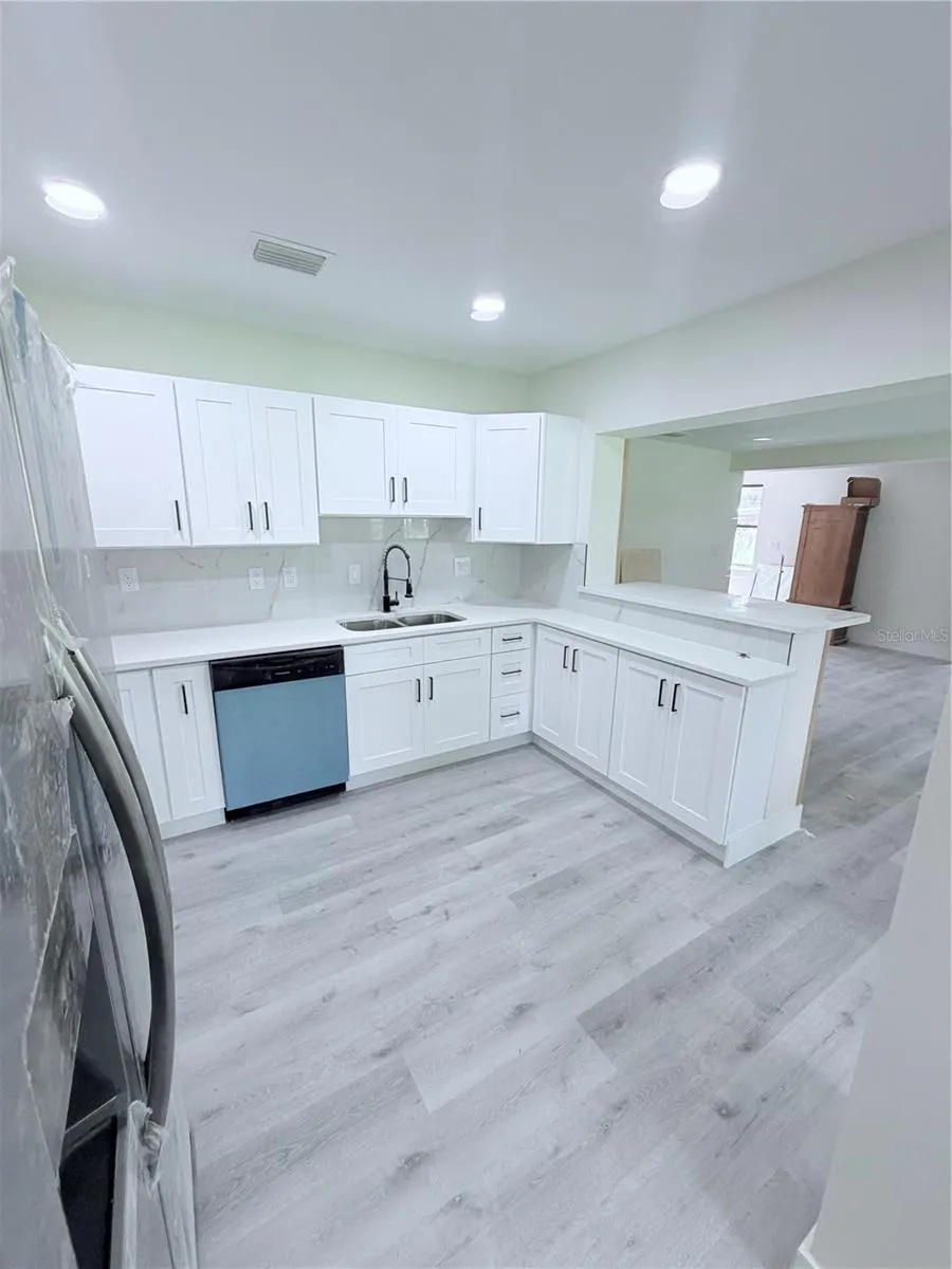 10801 EDISON AVENUE Tampa, FL 33612