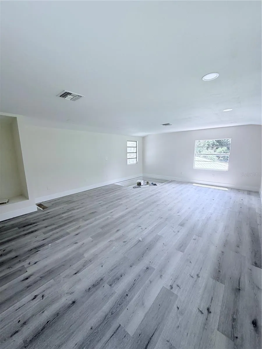 10801 EDISON AVENUE Tampa, FL 33612