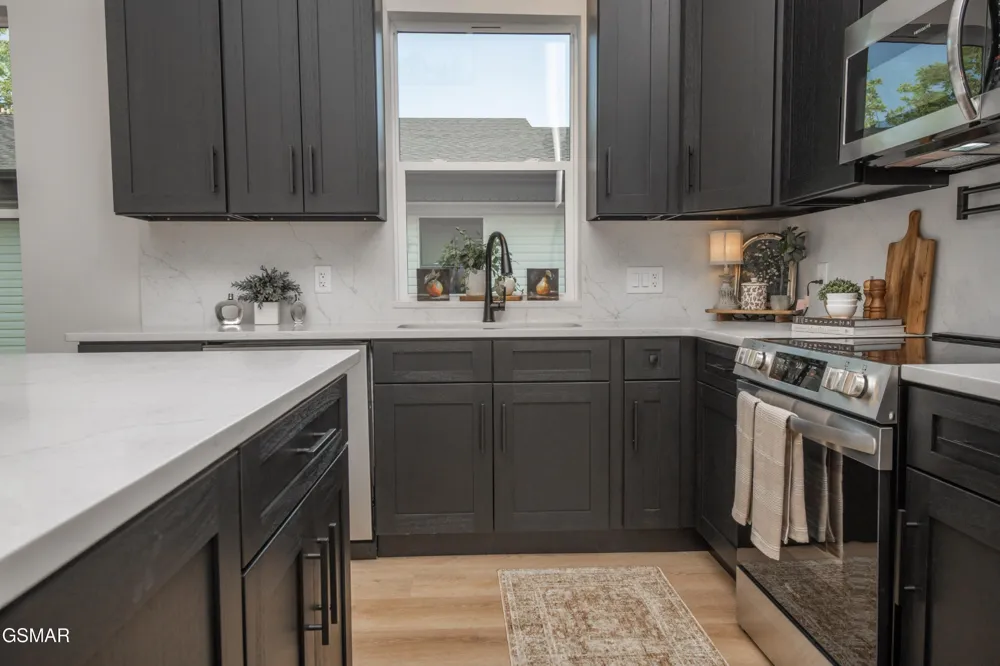 2329 Rock Gardens Drive Sevierville, TN 37876