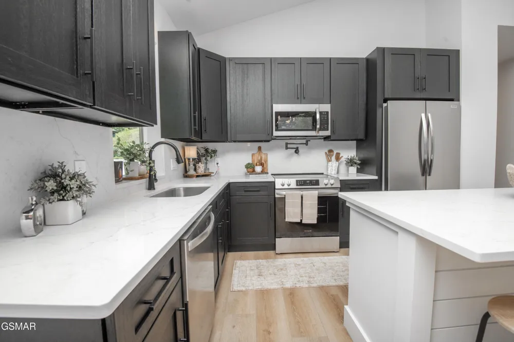 2329 Rock Gardens Drive Sevierville, TN 37876