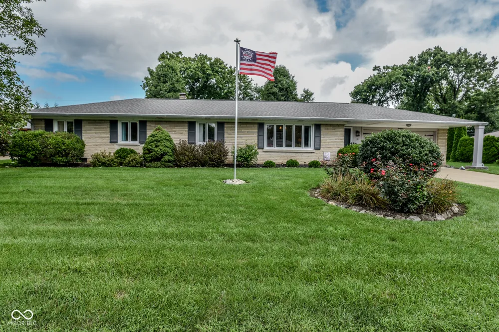 18 Fairfield Drive Brownsburg, IN 46112