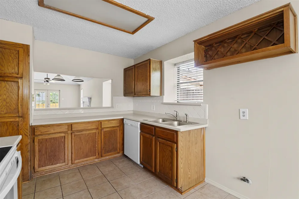 6508 Fairview Drive Watauga, TX 76148