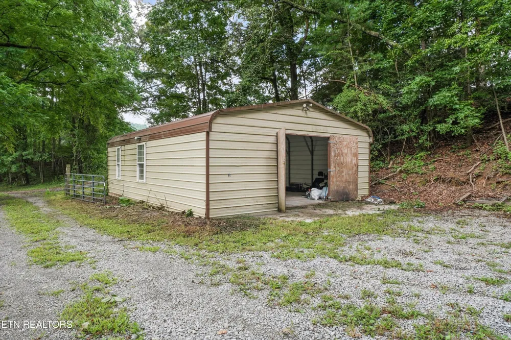 1696 Clouds Rd New Tazewell, TN 37825