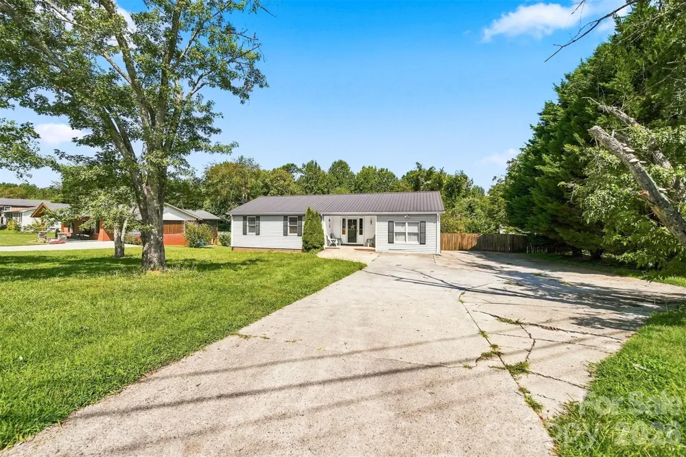425 Heritage Farm Road Hickory, NC 28601