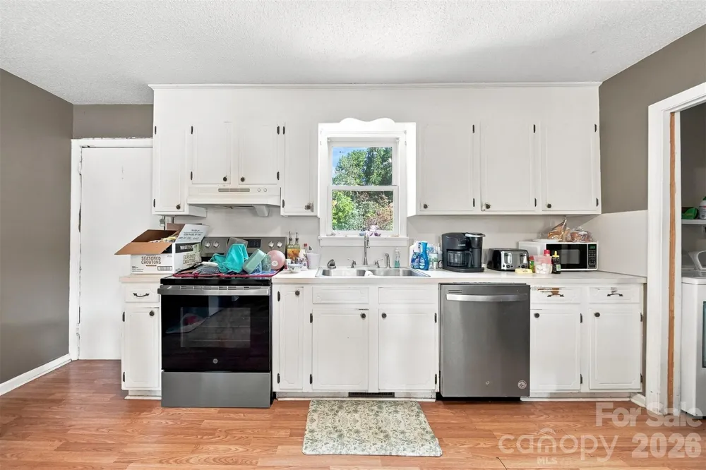 425 Heritage Farm Road Hickory, NC 28601