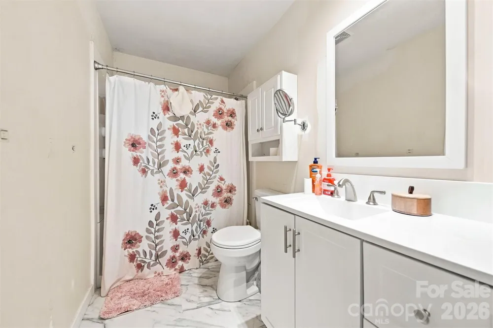425 Heritage Farm Road Hickory, NC 28601