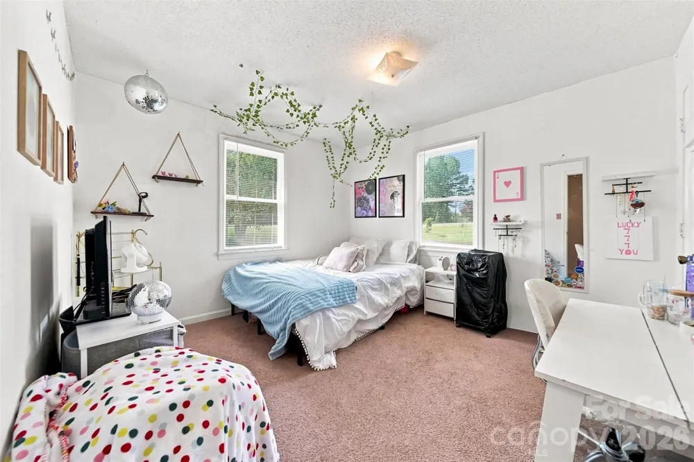 425 Heritage Farm Road Hickory, NC 28601