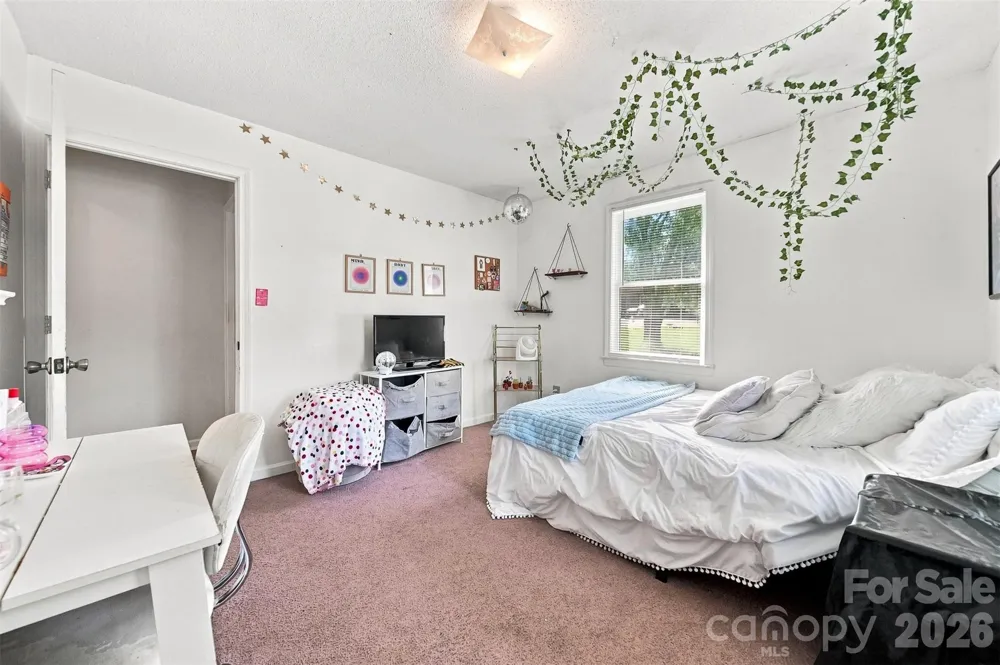 425 Heritage Farm Road Hickory, NC 28601
