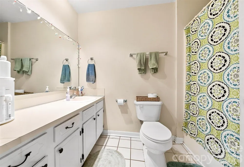 425 Heritage Farm Road Hickory, NC 28601