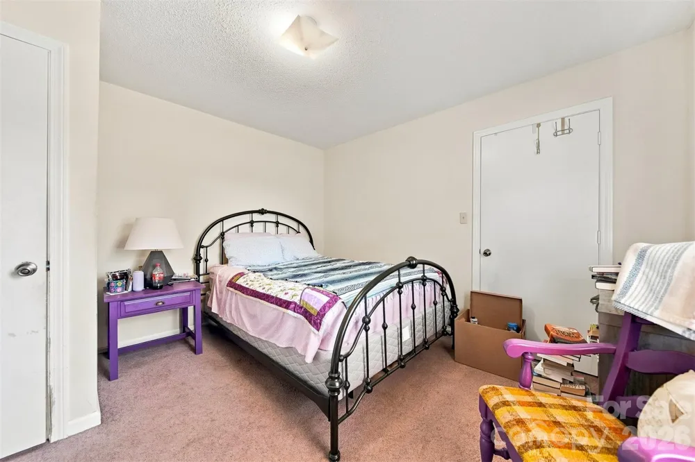 425 Heritage Farm Road Hickory, NC 28601
