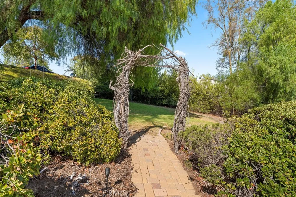 30995 Via Norte Temecula, CA 92591
