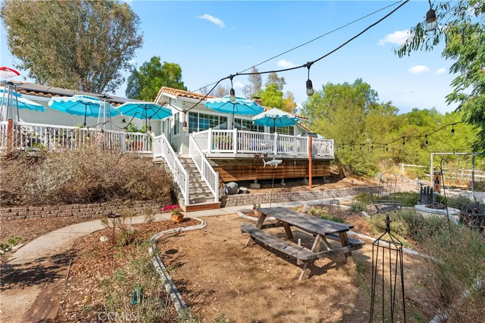 30995 Via Norte Temecula, CA 92591