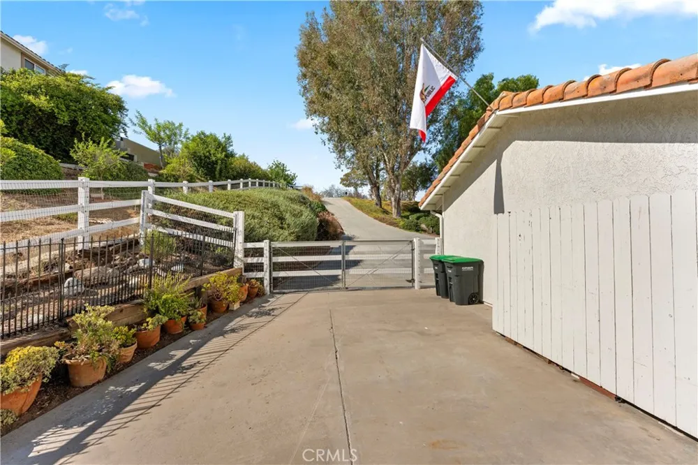 30995 Via Norte Temecula, CA 92591