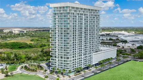 2000 Metropica Way #PH07