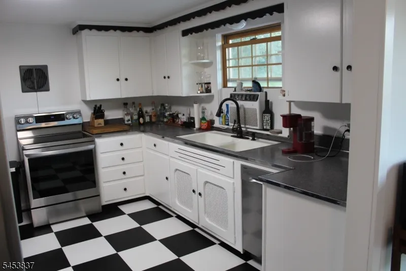 4435 Rudetown Rd Hardyston, NJ 07419