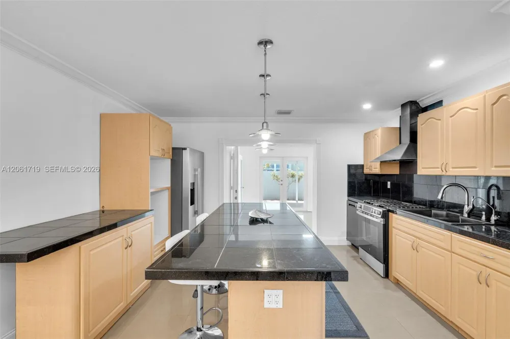 3685 W 9th Ave Hialeah, FL 33012