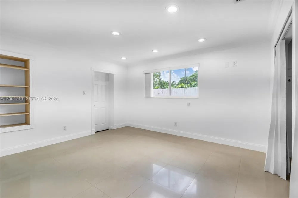 3685 W 9th Ave Hialeah, FL 33012