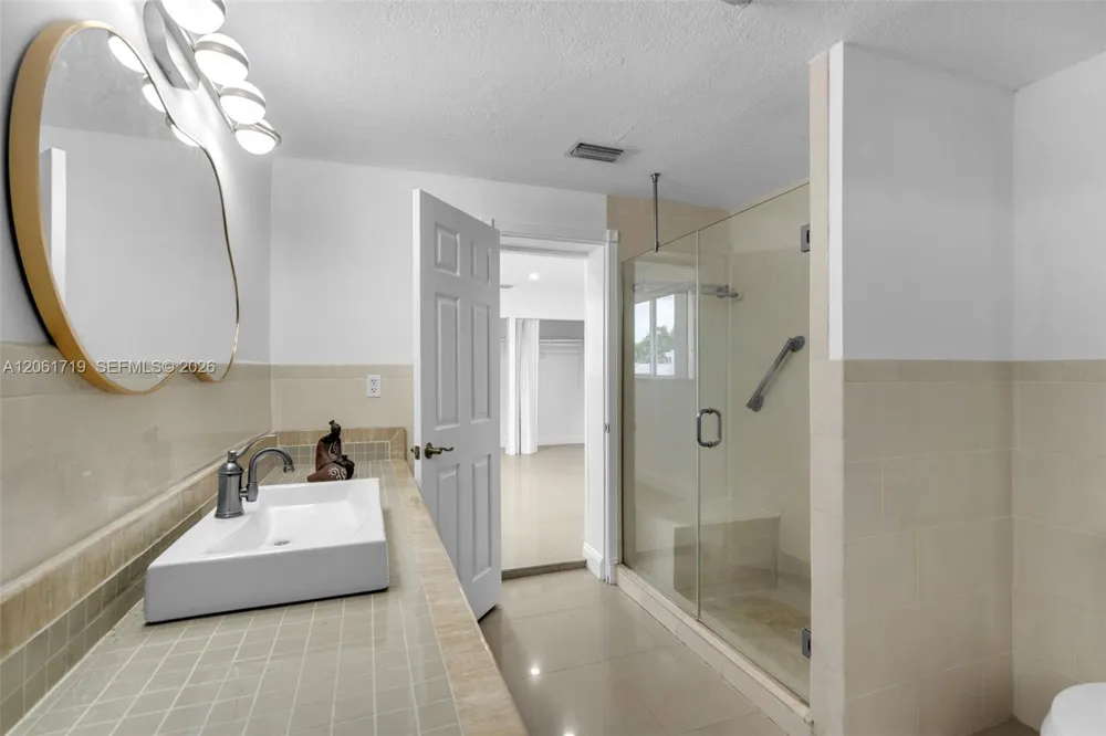 3685 W 9th Ave Hialeah, FL 33012