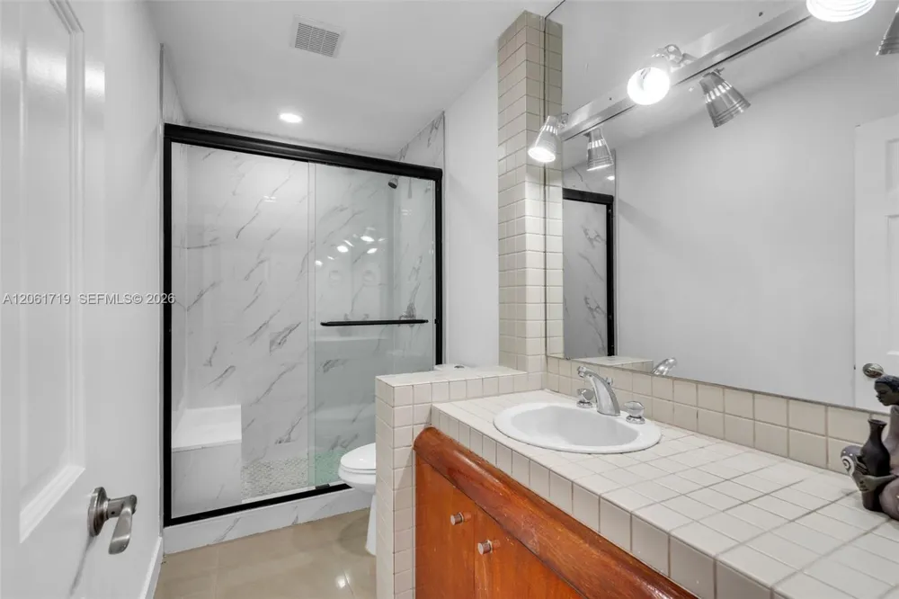 3685 W 9th Ave Hialeah, FL 33012