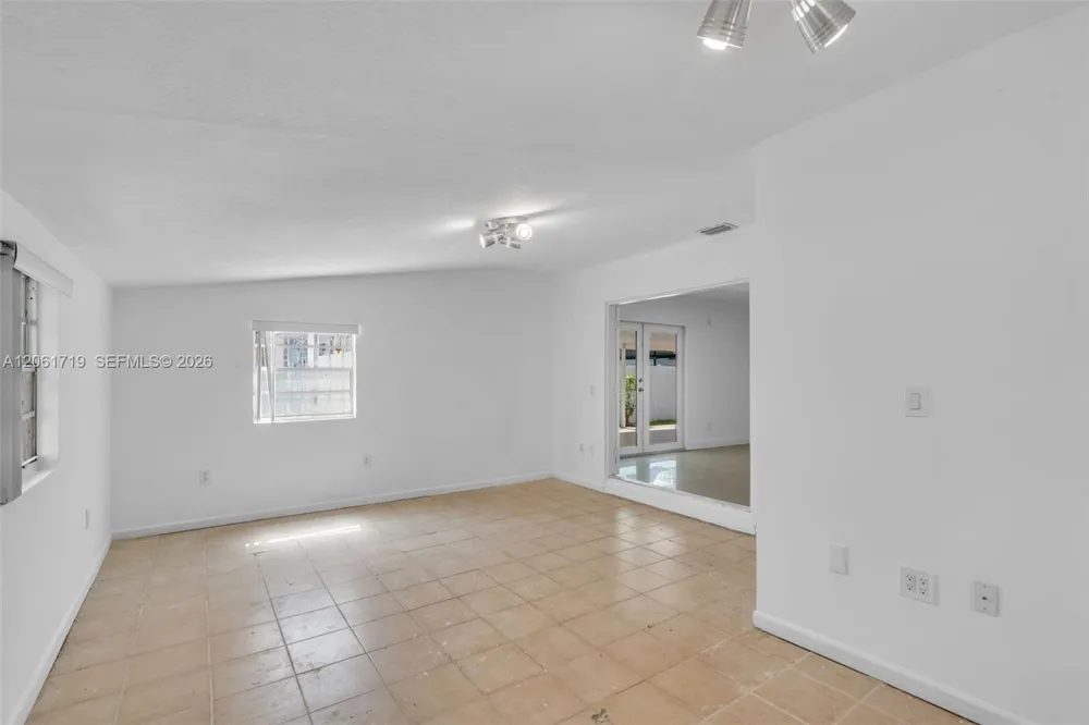 3685 W 9th Ave Hialeah, FL 33012