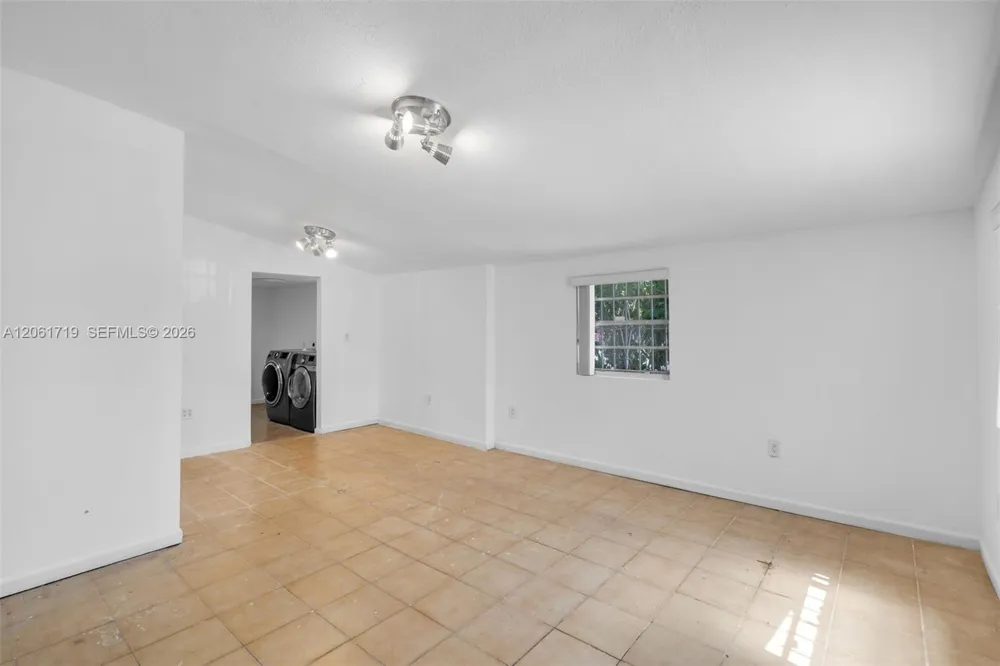3685 W 9th Ave Hialeah, FL 33012