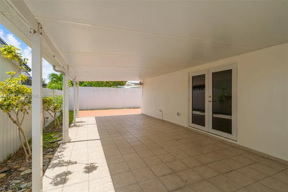 3685 W 9th Ave Hialeah, FL 33012