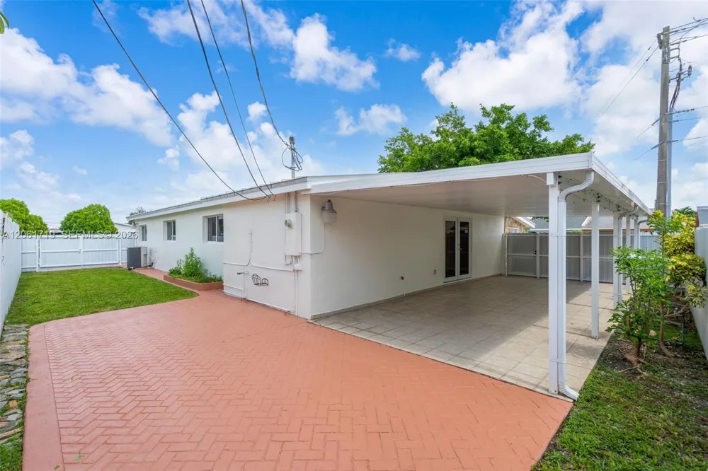 3685 W 9th Ave Hialeah, FL 33012