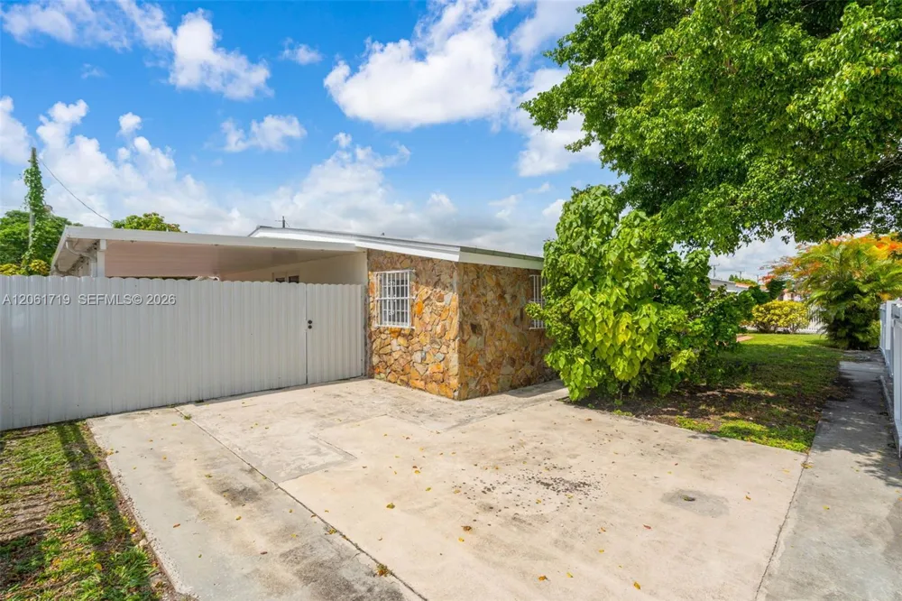 3685 W 9th Ave Hialeah, FL 33012
