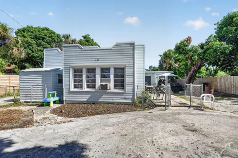 633 Franklin Road