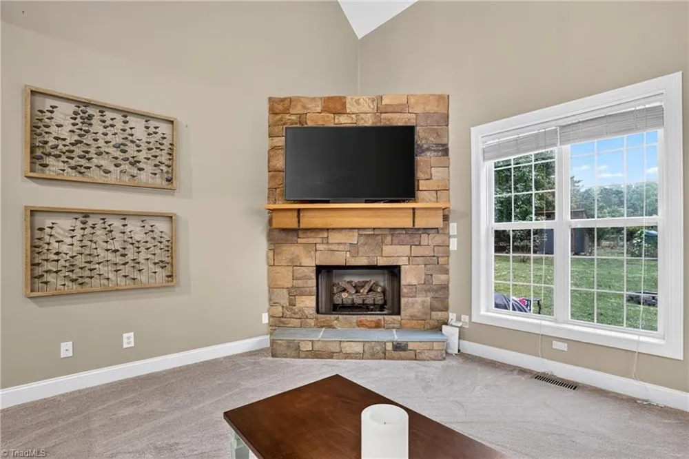 8915 Grove Park Drive Oak Ridge, NC 27310