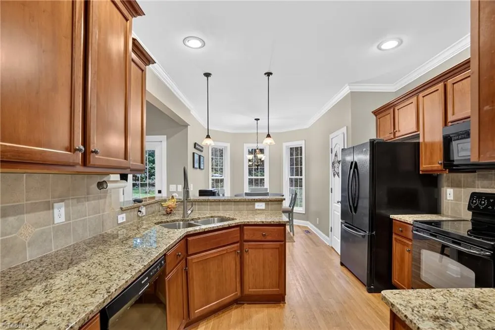 8915 Grove Park Drive Oak Ridge, NC 27310