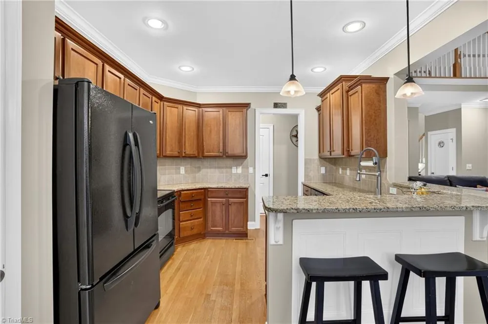 8915 Grove Park Drive Oak Ridge, NC 27310