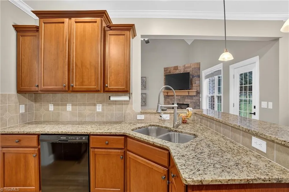 8915 Grove Park Drive Oak Ridge, NC 27310