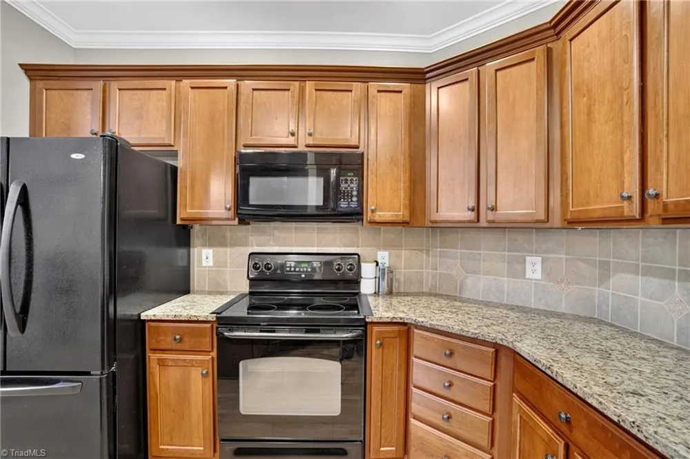 8915 Grove Park Drive Oak Ridge, NC 27310