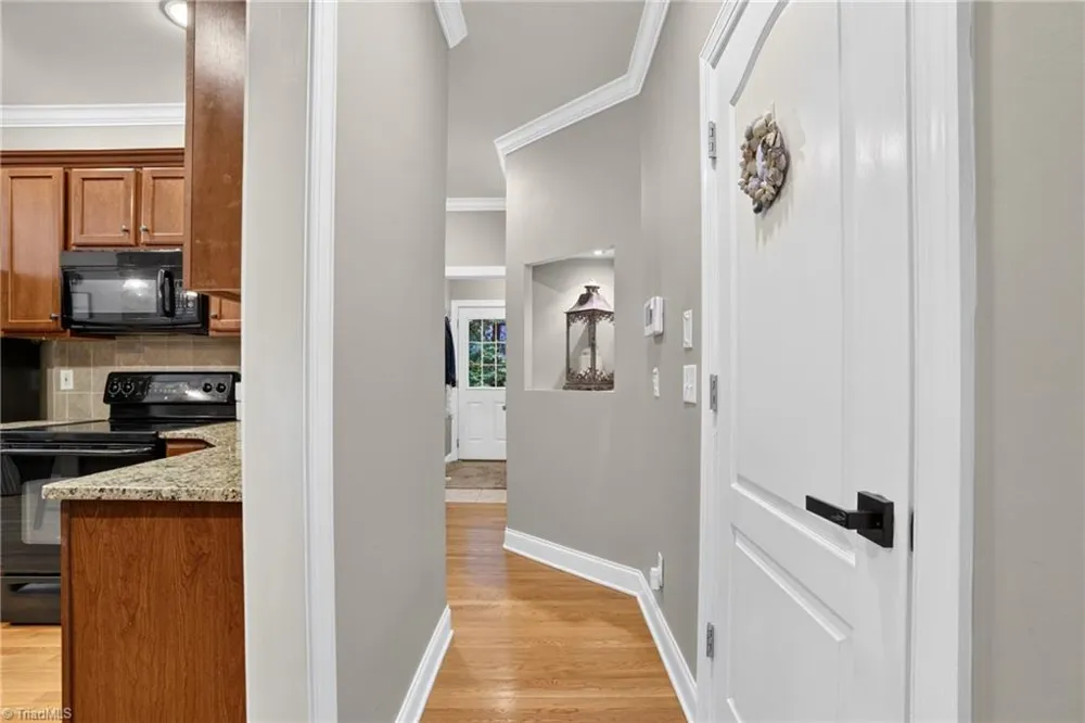 8915 Grove Park Drive Oak Ridge, NC 27310