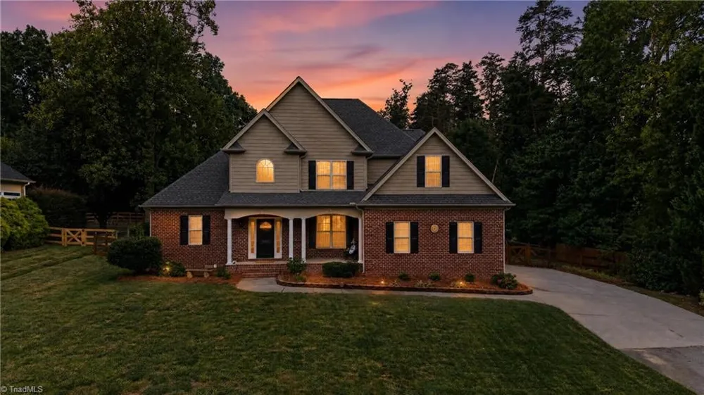 8915 Grove Park Drive Oak Ridge, NC 27310