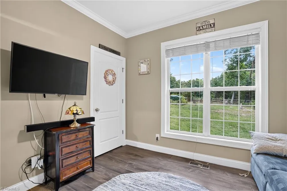 8915 Grove Park Drive Oak Ridge, NC 27310