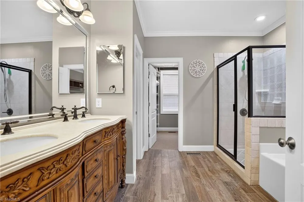 8915 Grove Park Drive Oak Ridge, NC 27310