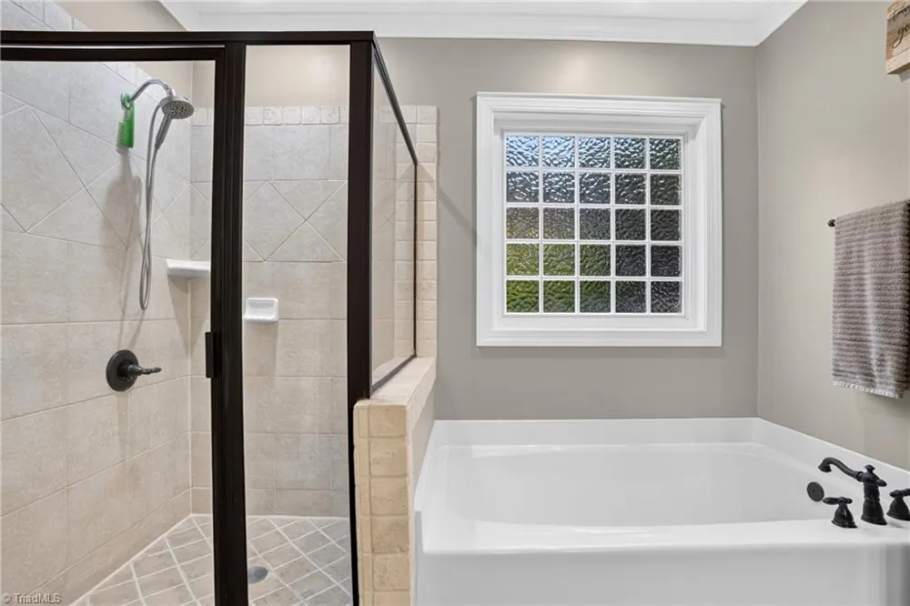 8915 Grove Park Drive Oak Ridge, NC 27310