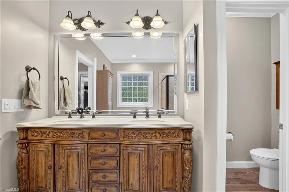 8915 Grove Park Drive Oak Ridge, NC 27310