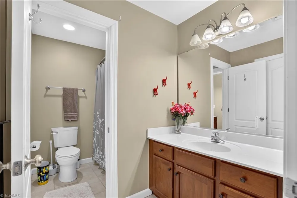 8915 Grove Park Drive Oak Ridge, NC 27310