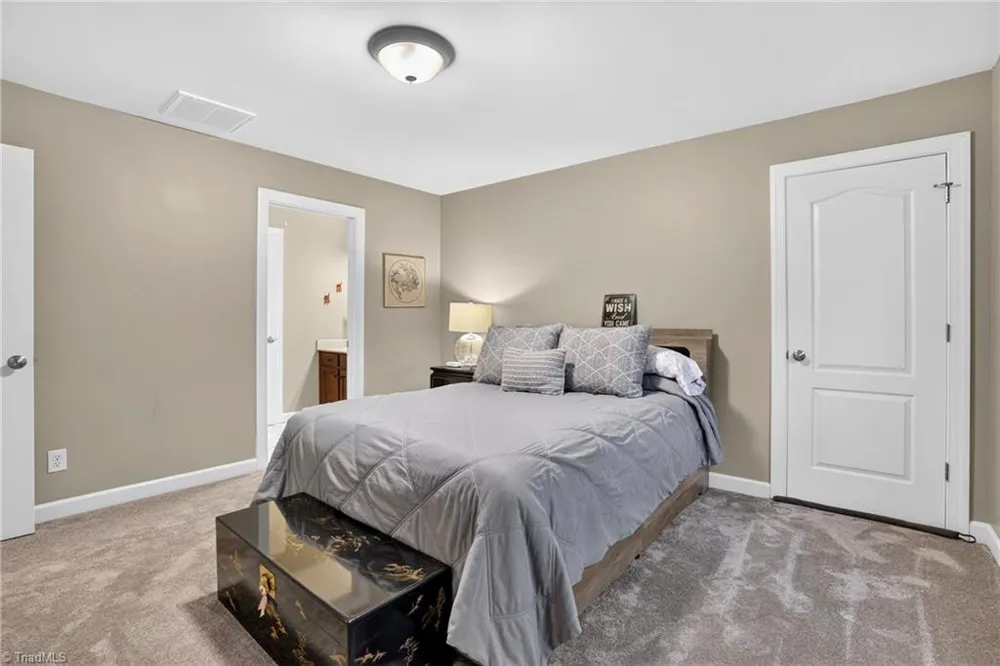 8915 Grove Park Drive Oak Ridge, NC 27310