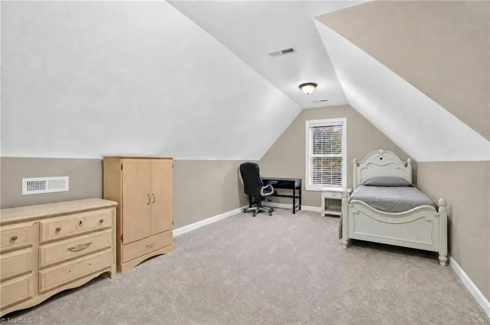 8915 Grove Park Drive Oak Ridge, NC 27310