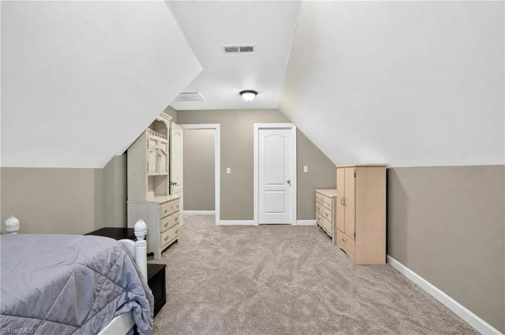 8915 Grove Park Drive Oak Ridge, NC 27310