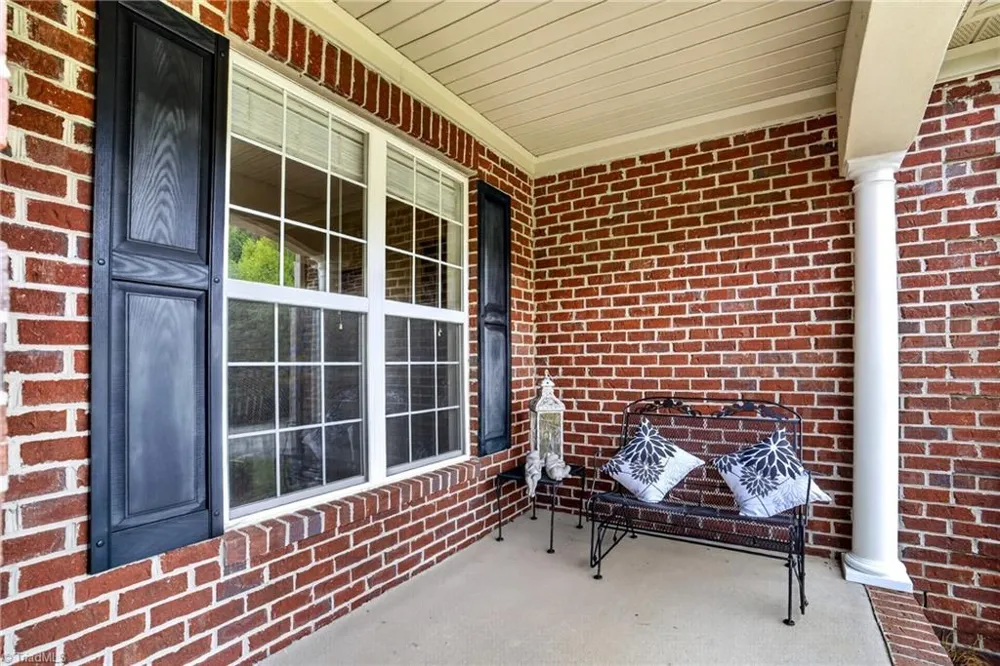 8915 Grove Park Drive Oak Ridge, NC 27310