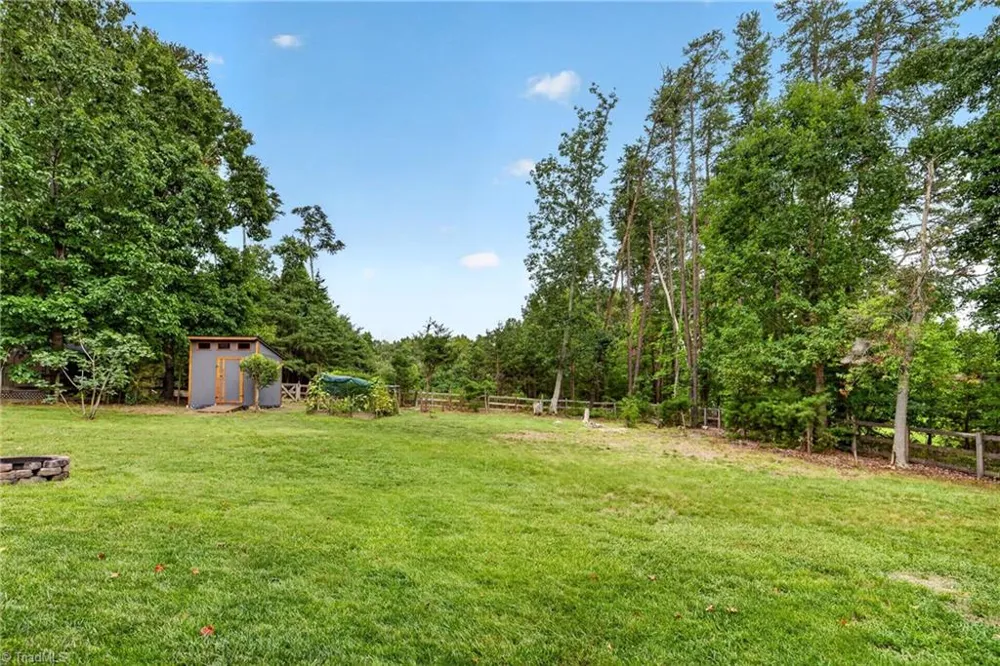 8915 Grove Park Drive Oak Ridge, NC 27310
